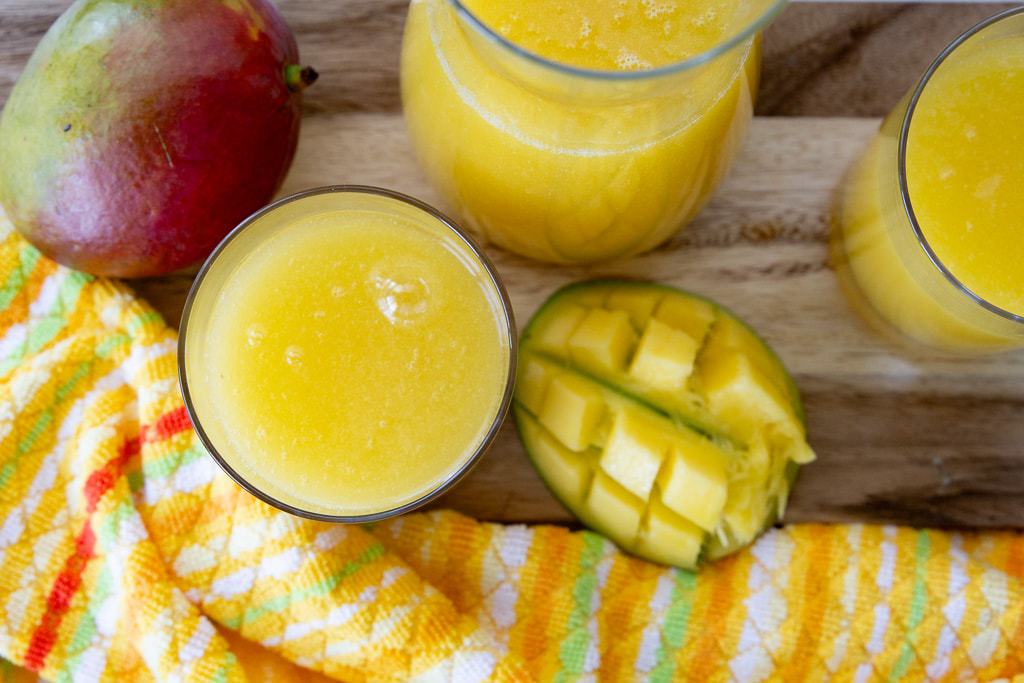 With an abundance of fresh fruit in Costa Rica, it’s no surprise that fresh juices are popular in Costa Rica. As is coffee, agua dulce and of course cocktails. A complete guide to Costa Rican drink recipes.
